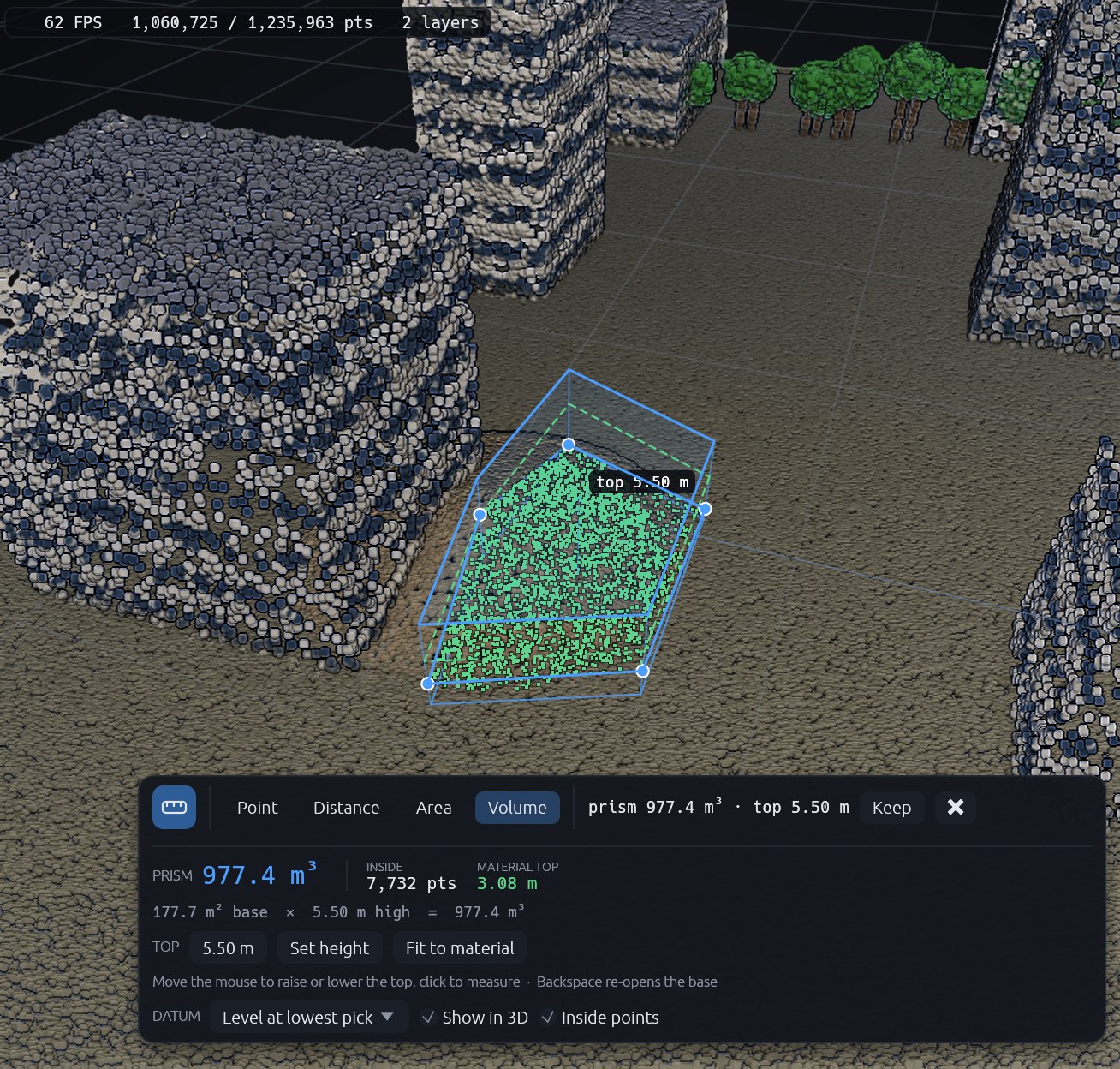 Setting the height of the volume prism: the extruded box over the stockpile with the points inside it drawn green, and the prism card with the extrusion volume, the points inside and the material top